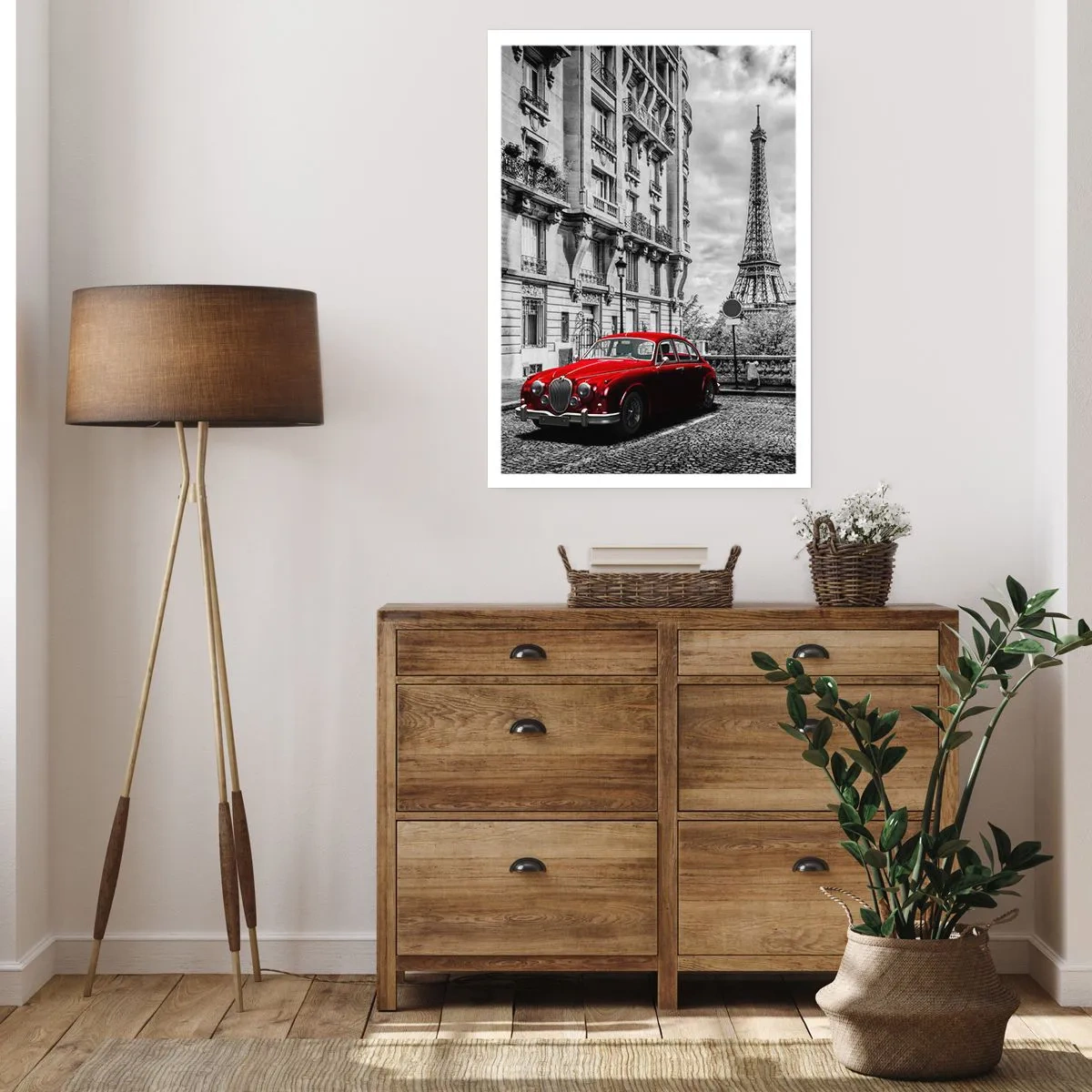 Poster - Ein rotes Auto mit dem Eiffelturm im Hintergrund - 50x70cm - Raubtier in der Stadt - Moderne Wanddekoration für Wohnzimmer und Schlafzimmer ARTTOR