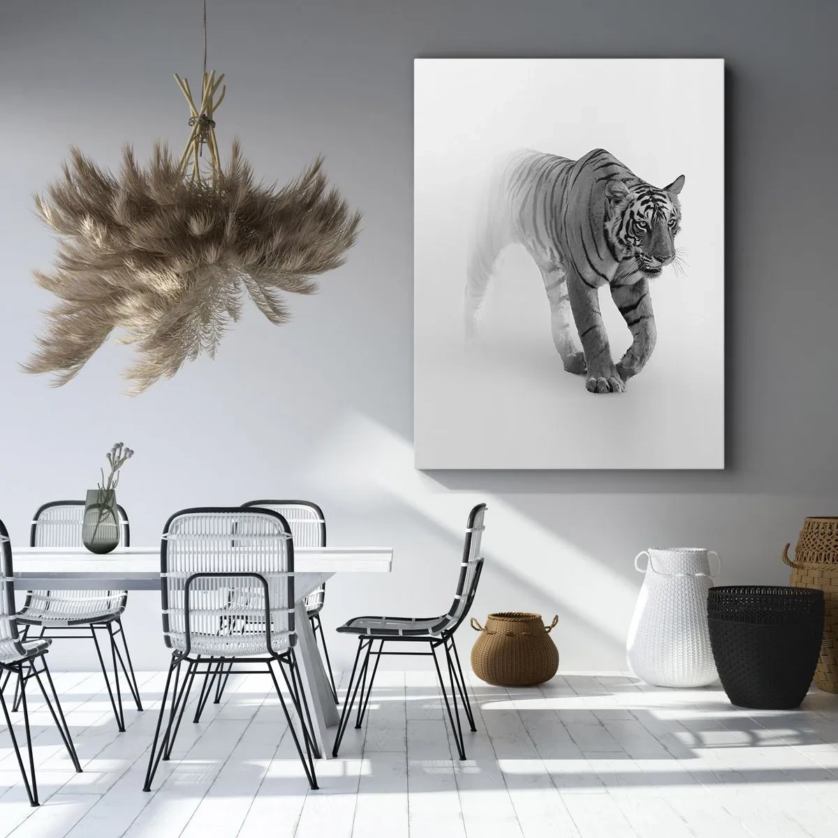 Bild auf Leinwand - Leinwandbild - Ein Tiger taucht aus dem Nebel auf - 70x100cm - Im Nebel gelauert - Moderne Wanddekoration für Wohnzimmer und Schlafzimmer ARTTOR