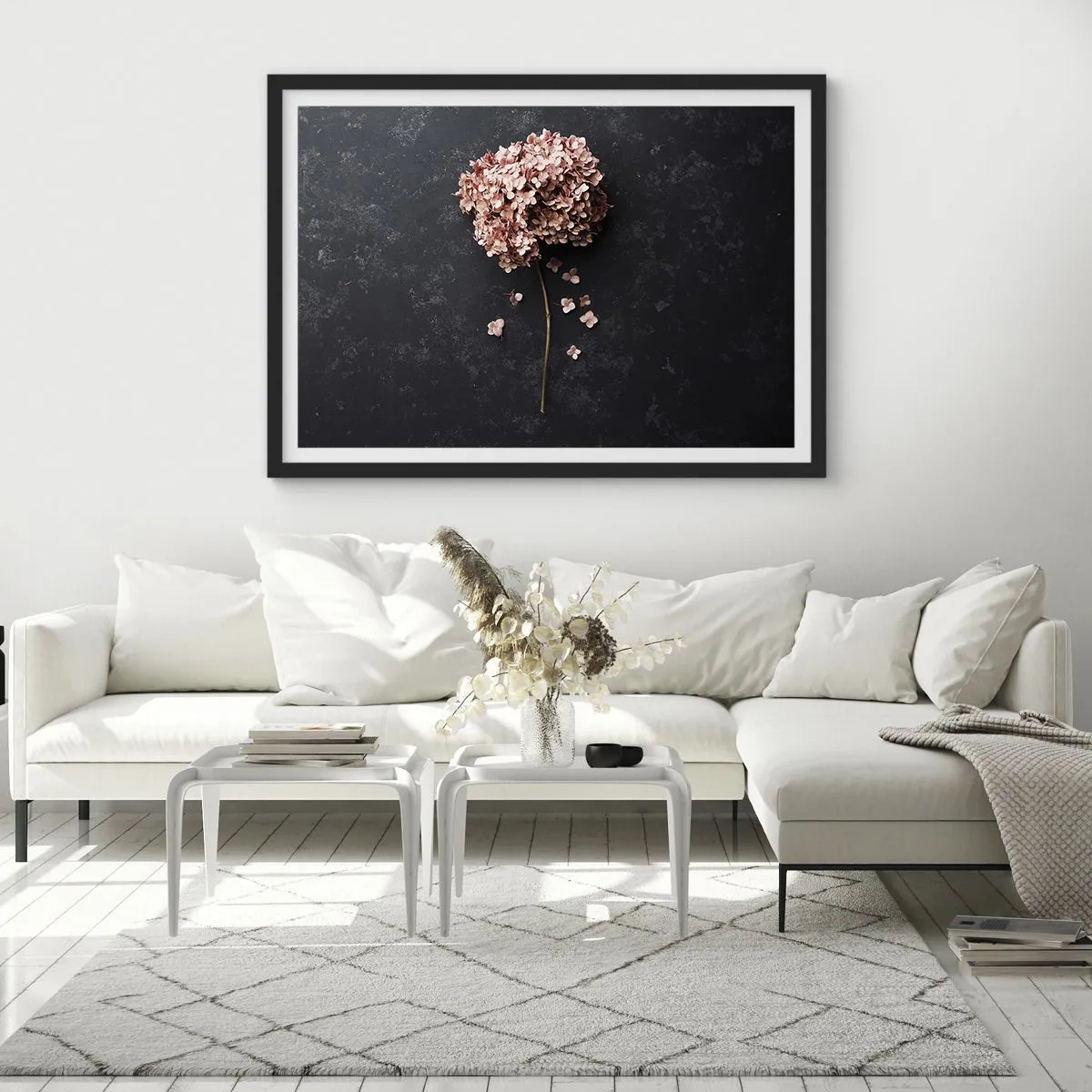 Poster in einem schwarzem Rahmen - Eine zarte Hortensienblüte auf dunklem Hintergrund - 70x50cm - Wirklich romantisches Zeichen - Moderne Wanddekoration für Wohnzimmer und Schlafzimmer ARTTOR