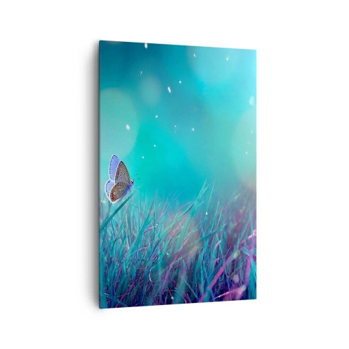 Bild auf Leinwand - Leinwandbild - Ein Schmetterling auf dem Gras im Licht verschwommener Reflexionen - 80x120cm - Das geheime Leben der Wiese - Moderne Wanddekoration für Wohnzimmer und Schlafzimmer ARTTOR