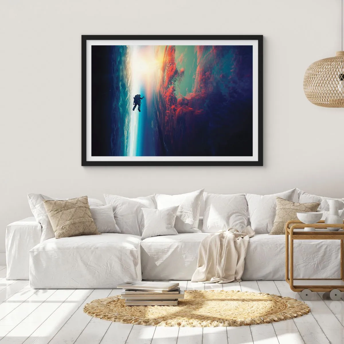 Poster in einem schwarzem Rahmen - Ein Astronaut schwebt im Weltraum über einer bunten Erde - 70x50cm - Sich dem Universum stellen - Moderne Wanddekoration für Wohnzimmer und Schlafzimmer ARTTOR