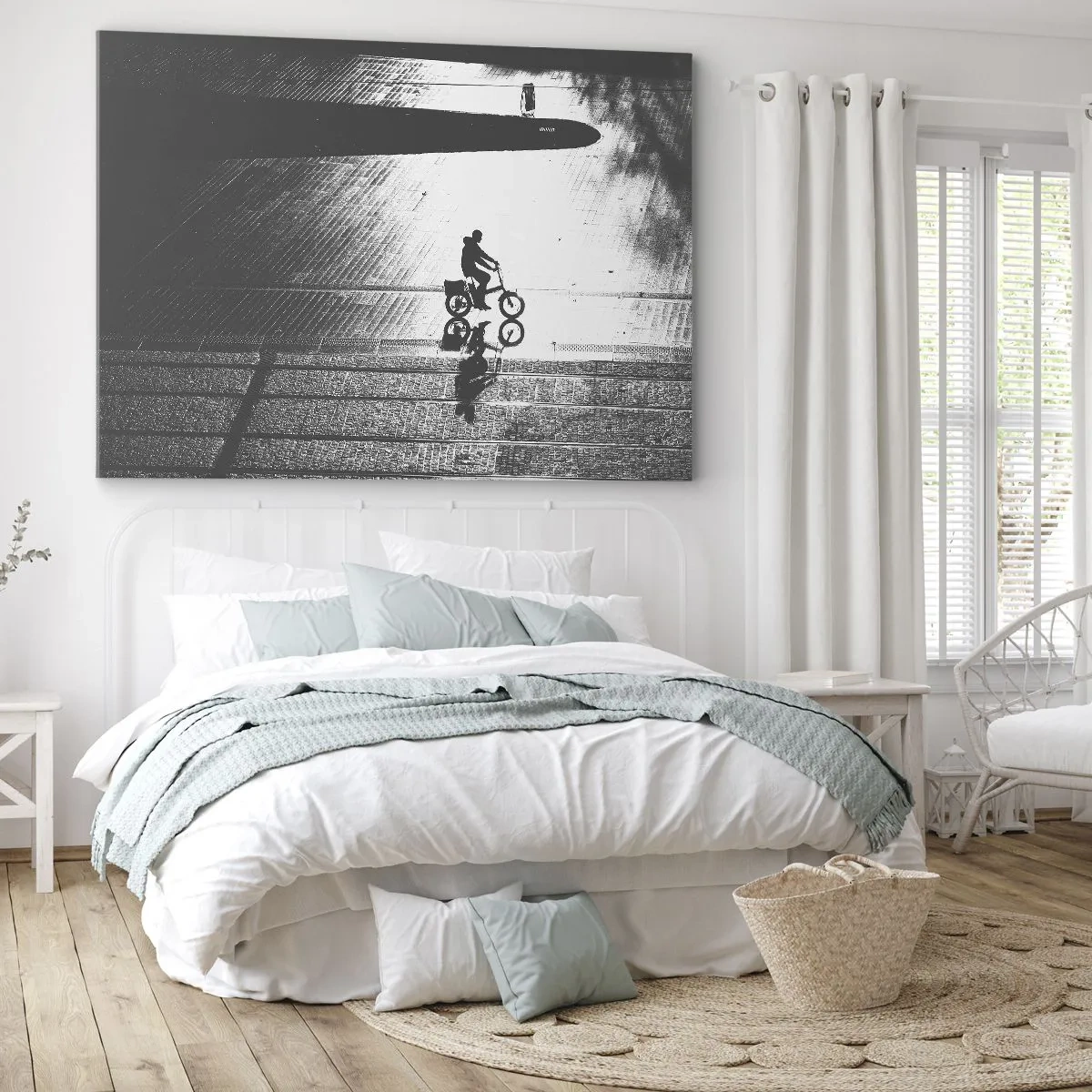Bild auf Leinwand - Leinwandbild - Schwarz-weiße Silhouette eines Radfahrers auf einer nassen Straße - 70x50cm - Vor sich hin durch die Stadt - Moderne Wanddekoration für Wohnzimmer und Schlafzimmer ARTTOR