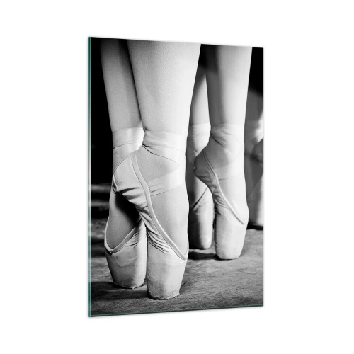 Glasbild - Bild auf glas - Ballerinas auf Spitze in schwarz-weißer Umgebung - 50x70cm - Gemeinsam, leicht - Moderne Wanddekoration für Wohnzimmer und Schlafzimmer ARTTOR