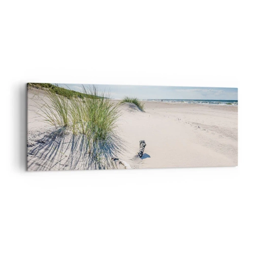 Bild auf Leinwand - Leinwandbild - Ein Ostseestrand mit Sand, Gras und einem ruhigen blauen Himmel - 140x50cm - Der schönste Strand? Ostsee-Strand - Moderne Wanddekoration für Wohnzimmer und Schlafzimmer ARTTOR