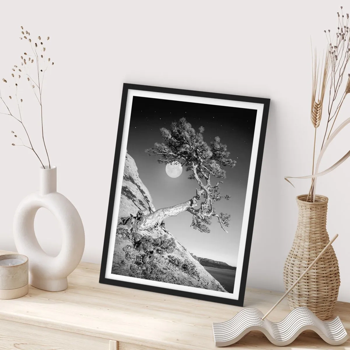 Poster in einem schwarzem Rahmen - Siegreiche Kämpferin - 61x91 cm