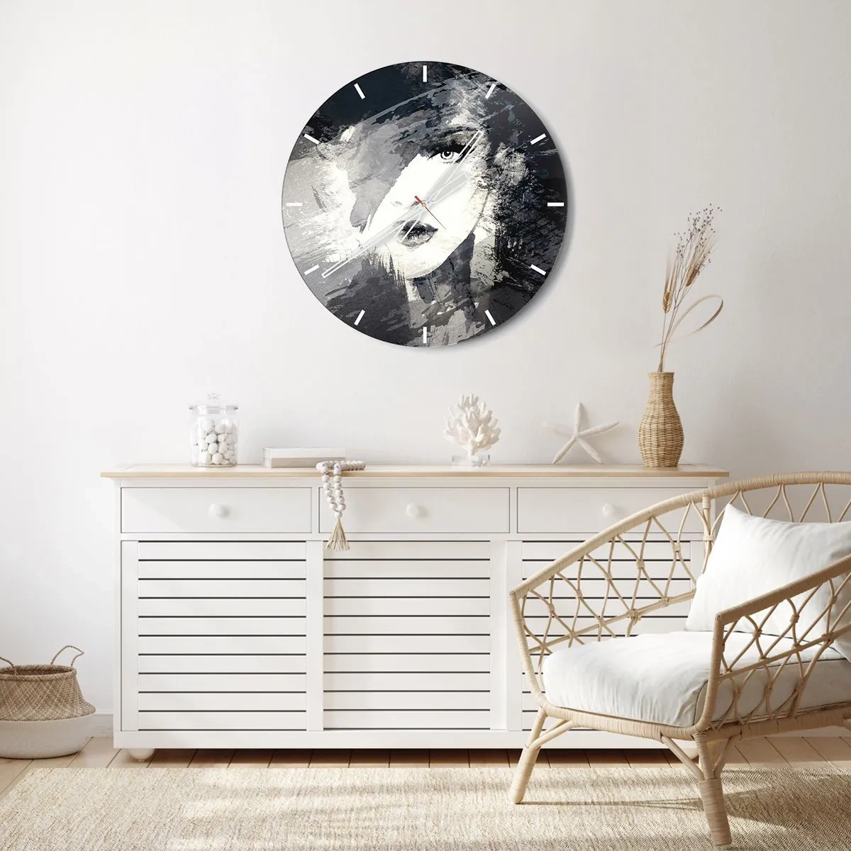 Wanduhr - Glasuhr - Porträt einer Frau in Grautönen mit intensivem Blick - 30x30cm - Hinter einem grauen Schleier - Moderne Wanddekoration für Wohnzimmer, Küche und Schlafzimmer ARTTOR