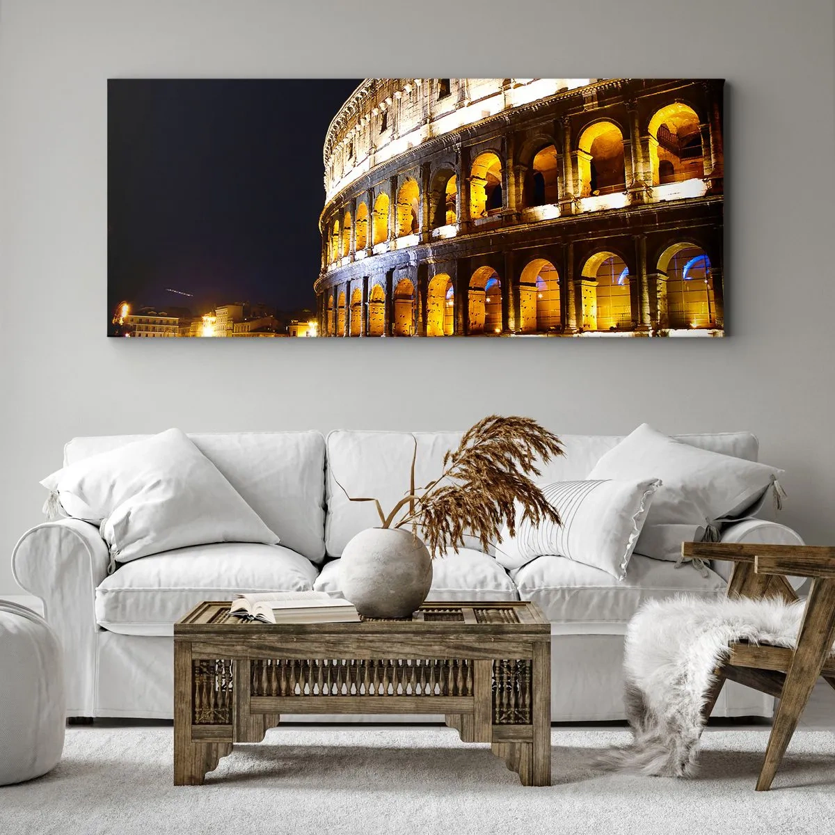 Bild auf Leinwand - Leinwandbild - Das Kolosseum in Rom ist nachts von Lichtern beleuchtet - 160x50cm - Es ist Zeit, die Spiele zu beginnen - Moderne Wanddekoration für Wohnzimmer und Schlafzimmer ARTTOR