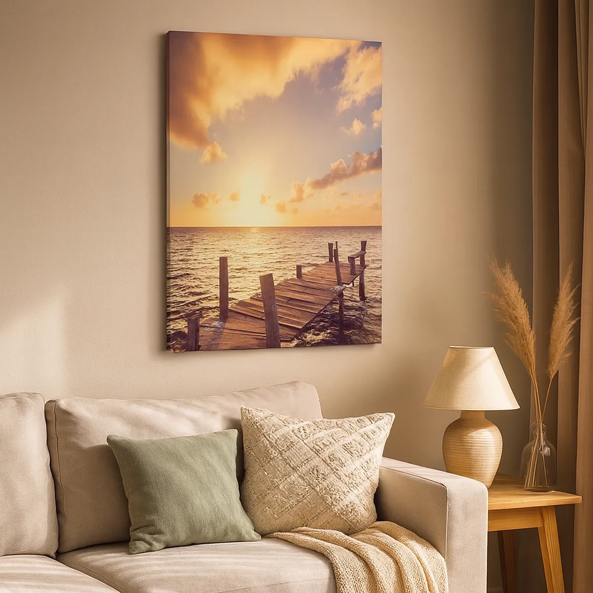 Bild auf Leinwand - Leinwandbild - Ein Holzsteg führt in Richtung Sonnenuntergang - 50x70cm - Das goldene Land der Sanftmut - Moderne Wanddekoration für Wohnzimmer und Schlafzimmer ARTTOR