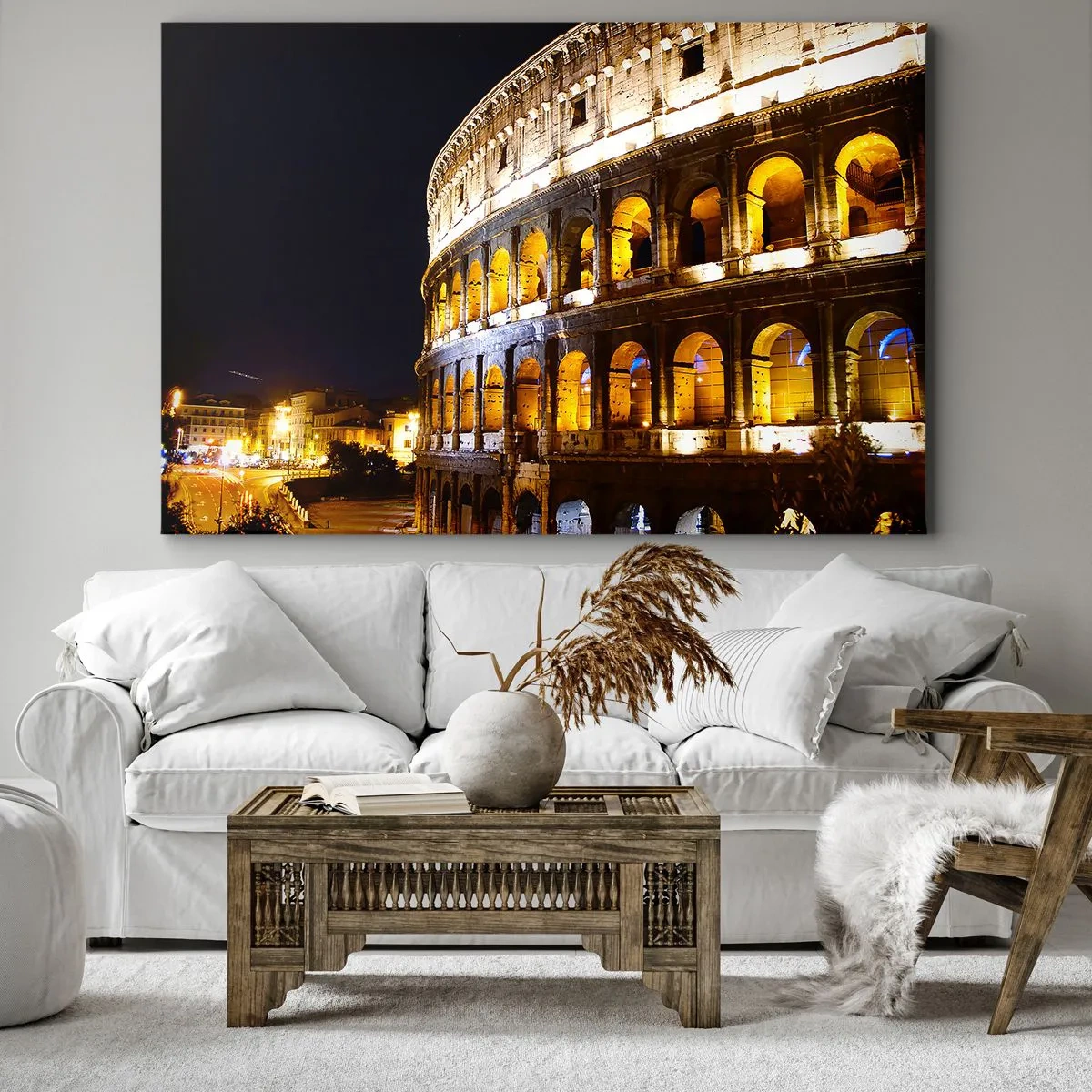 Bild auf Leinwand - Leinwandbild - Das Kolosseum in Rom ist nachts von Lichtern beleuchtet - 70x50cm - Es ist Zeit, die Spiele zu beginnen - Moderne Wanddekoration für Wohnzimmer und Schlafzimmer ARTTOR