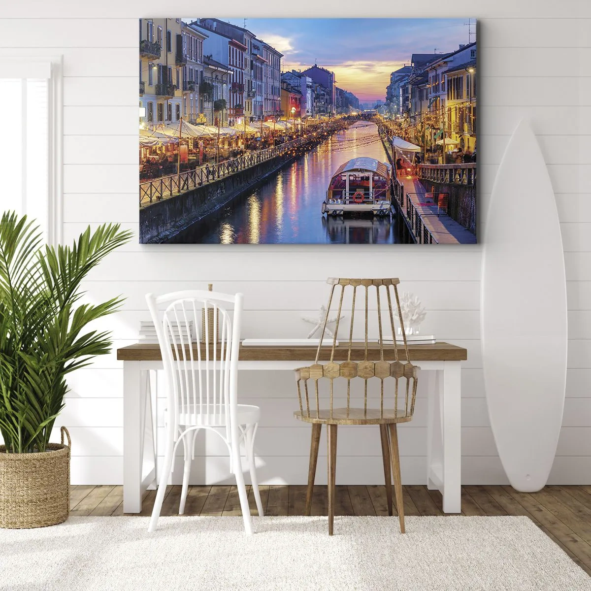 Bild auf Leinwand - Leinwandbild - Ein Kanal mit Beleuchtung, umgeben von farbenfrohen Gebäuden - 70x50cm - Ein Abend voller Licht und Spaß - Moderne Wanddekoration für Wohnzimmer und Schlafzimmer ARTTOR
