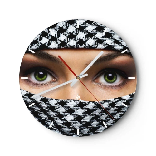 Wanduhr - Glasuhr - Grüne Augen versteckt hinter einem schwarz-weißen Stoffmuster - 30x30cm - Ein Porträt einer verschleierten grünäugigen Schönheit - Moderne Wanddekoration für Wohnzimmer, Küche und Schlafzimmer ARTTOR