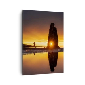 Bild auf Leinwand - Leinwandbild - Person läuft bei Sonnenuntergang am Strand mit Felsformation - 50x70cm - Nur du und die Natur - Moderne Wanddekoration für Wohnzimmer und Schlafzimmer ARTTOR