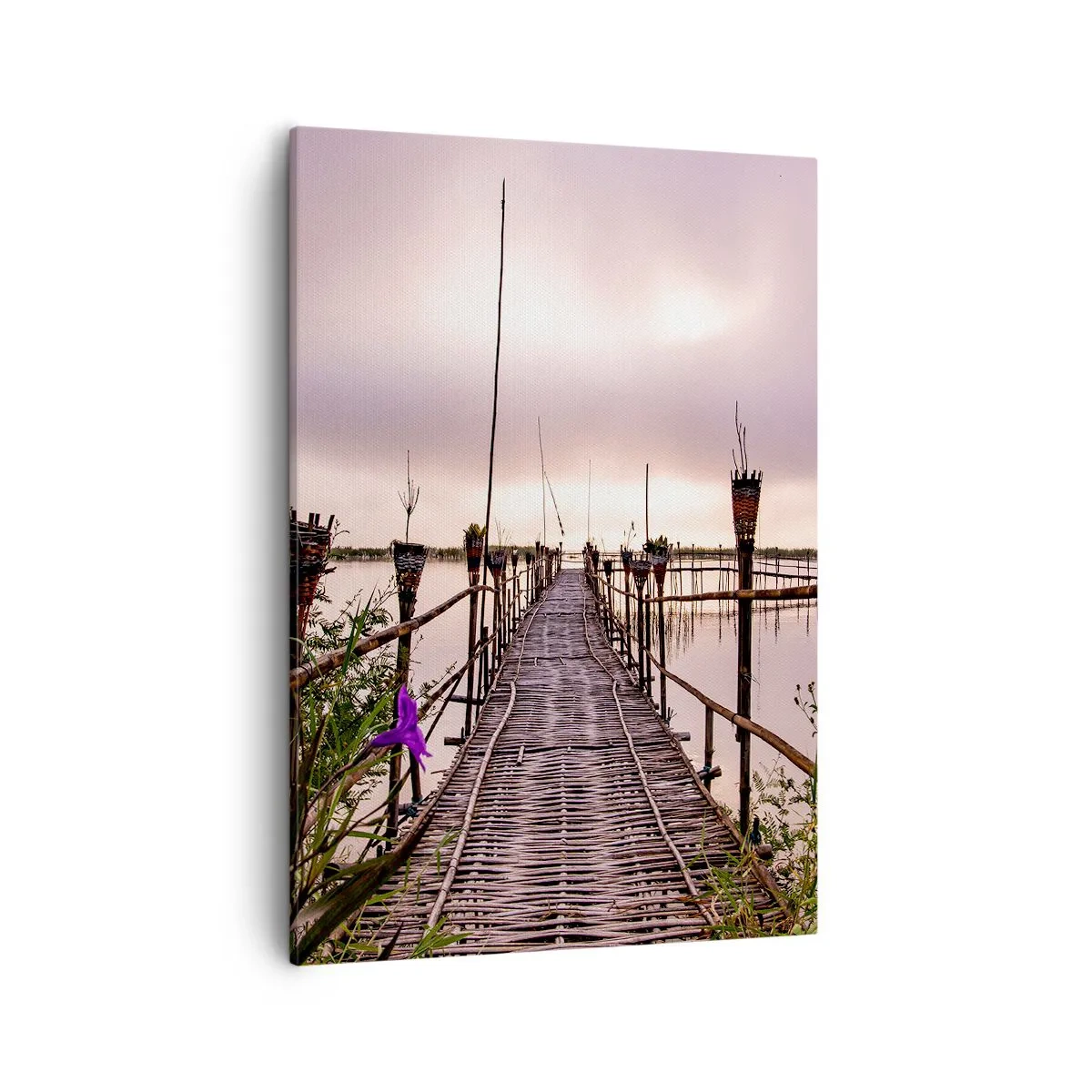 Bild auf Leinwand - Leinwandbild - Bambusbrücke über das Wasser im Morgengrauen - 50x70cm - Frieden und Ruhe Asiens - Moderne Wanddekoration für Wohnzimmer und Schlafzimmer ARTTOR