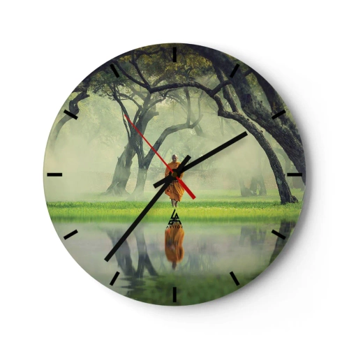 Wanduhr - Glasuhr - Ein Mönch im Wald, der sich im Wasser spiegelt - 30x30cm - Auf dem Weg zur Erleuchtung - Moderne Wanddekoration für Wohnzimmer, Küche und Schlafzimmer ARTTOR