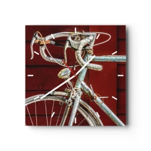 Wanduhr - Glasuhr - Ein Vintage-Fahrrad vor einer roten Holzwand - 30x30cm - Geschaffen um zu siegen - Moderne Wanddekoration für Wohnzimmer und Schlafzimmer ARTTOR