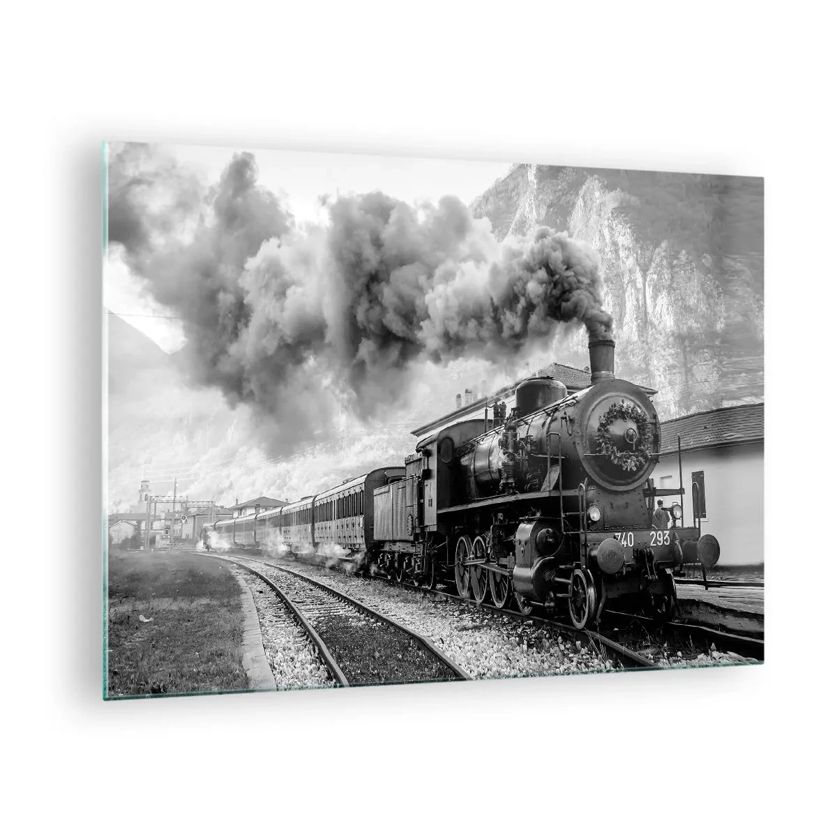 Glasbild - Bild auf glas - Eine alte Dampfeisenbahn in einer Berglandschaft - 70x50cm - Steht am Bahnhof ... - Moderne Wanddekoration für Wohnzimmer und Schlafzimmer ARTTOR