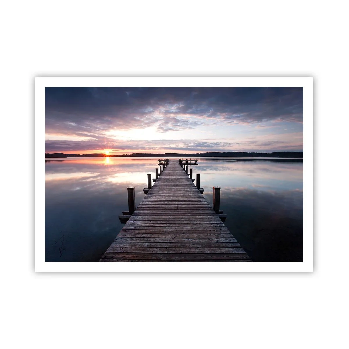 Poster - Ein Pier an einem See bei Sonnenuntergang in einer friedlichen Landschaft - 100x70cm - Eine stille Grenze zwischen Tag und Nacht - Moderne Wanddekoration für Wohnzimmer und Schlafzimmer ARTTOR
