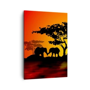 Bild auf Leinwand - Leinwandbild - Afrikanischer Sonnenuntergang mit Silhouetten von Elefanten und Giraffen über dem Wasser - 50x70cm - Treffen in der Savanne - Moderne Wanddekoration für Wohnzimmer und Schlafzimmer ARTTOR