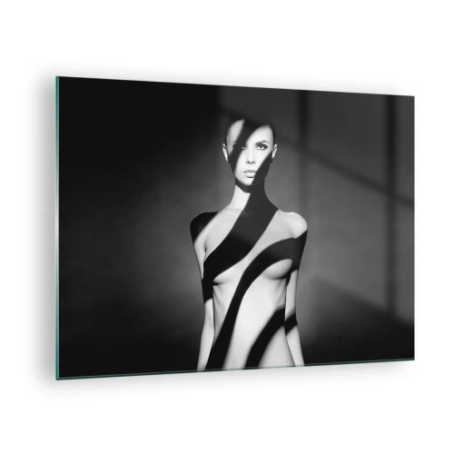 Glasbild - Bild auf glas - Schwarz-Weiß-Porträt einer Frau mit markanten Schatten - 70x50cm - In Glanz und Schatten - Moderne Wanddekoration für Wohnzimmer und Schlafzimmer ARTTOR