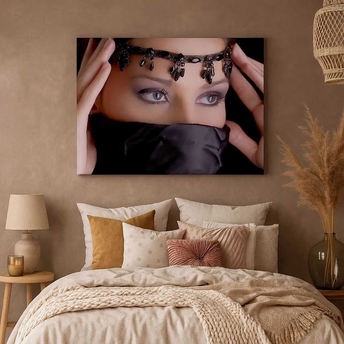 Bild auf Leinwand - Leinwandbild - Porträt einer Frau mit dekorativem Schmuck vor schwarzem Hintergrund - 70x50cm - Orientalisches verführerisches Geheimnis - Moderne Wanddekoration für Wohnzimmer und Schlafzimmer ARTTOR