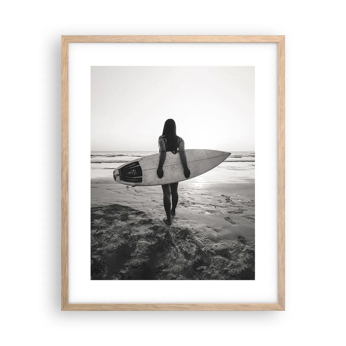 Poster in einem Rahmen aus heller Eiche - Die Tochter der Meereswelle - 40x50 cm