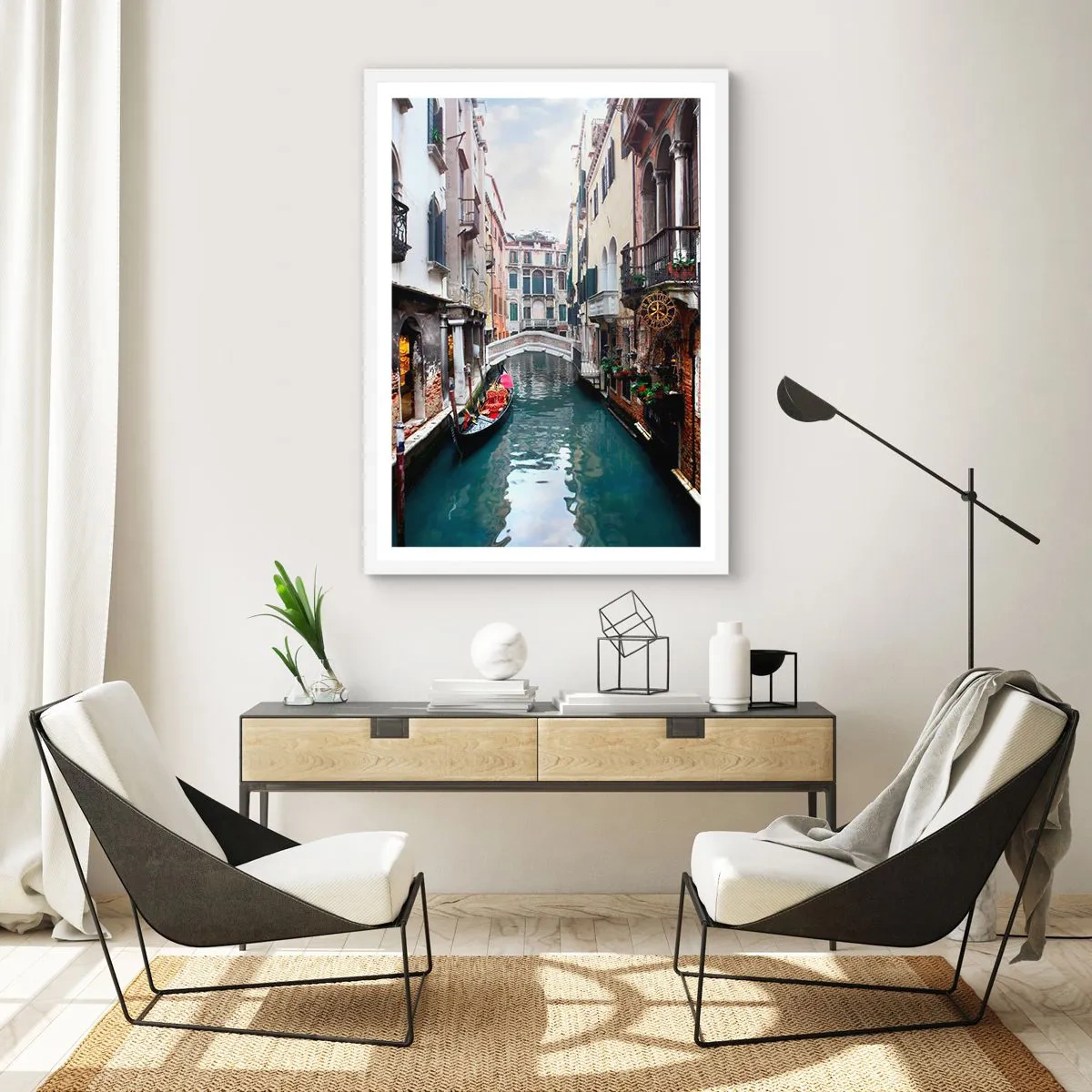 Poster in einem weißen Rahmen - Venezianische Landschaft mit Gondel und Brücke - 70x100 cm