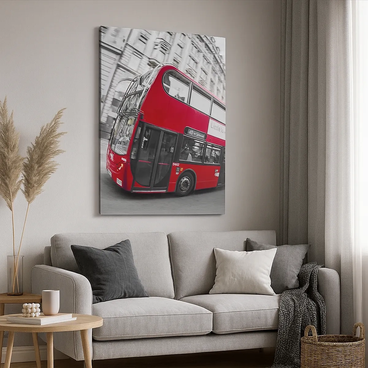 Bild auf Leinwand - Leinwandbild - Ein roter Londoner Bus vor einer schwarz-weißen Straße - 50x70cm - London traditionell - mit dem Bus - Moderne Wanddekoration für Wohnzimmer und Schlafzimmer ARTTOR