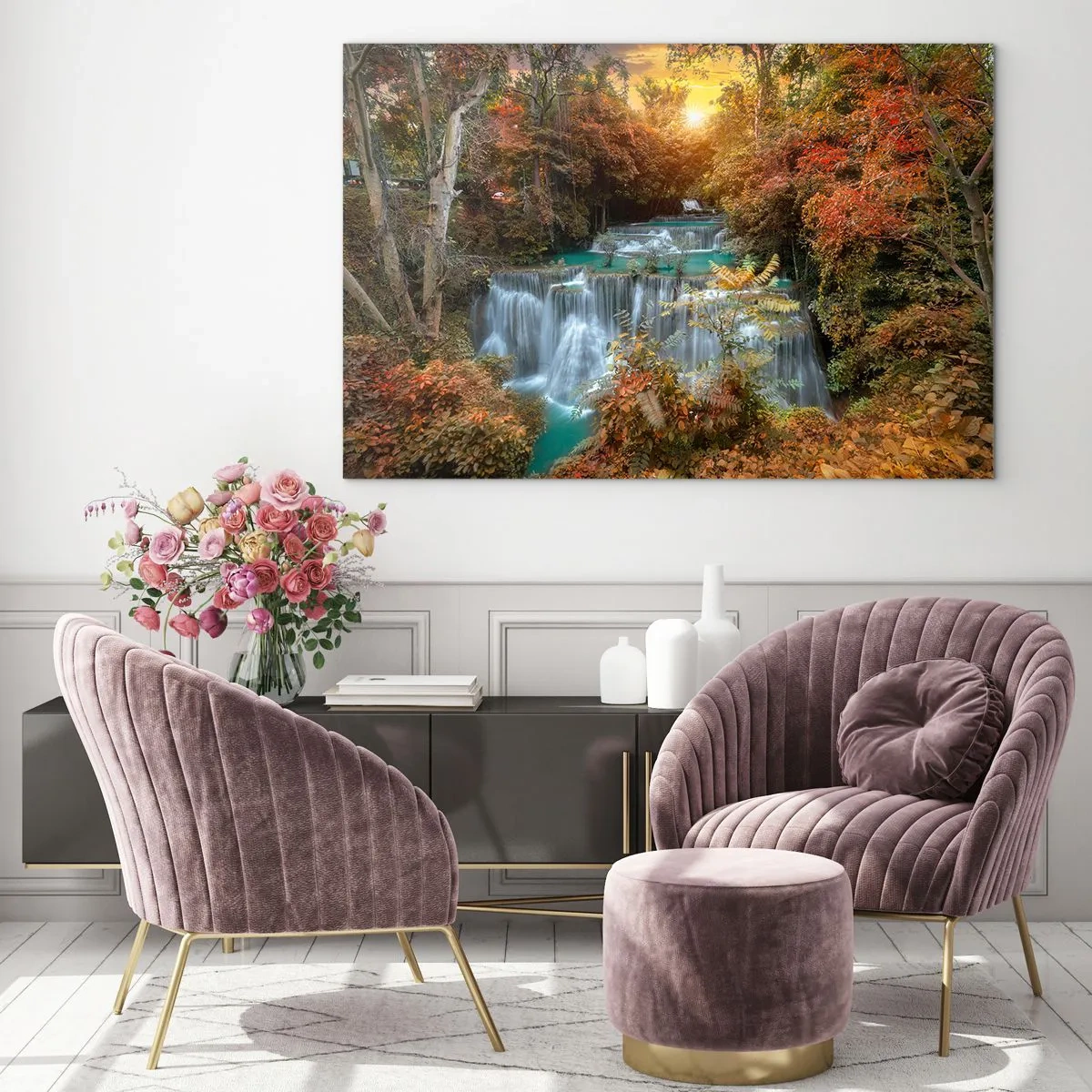 Glasbild - Bild auf glas - Ein malerischer Wasserfall, umgeben von einem herbstlichen Wald bei Sonnenuntergang - 100x70cm - Versteckter Schatz des Waldes - Moderne Wanddekoration für Wohnzimmer und Schlafzimmer ARTTOR