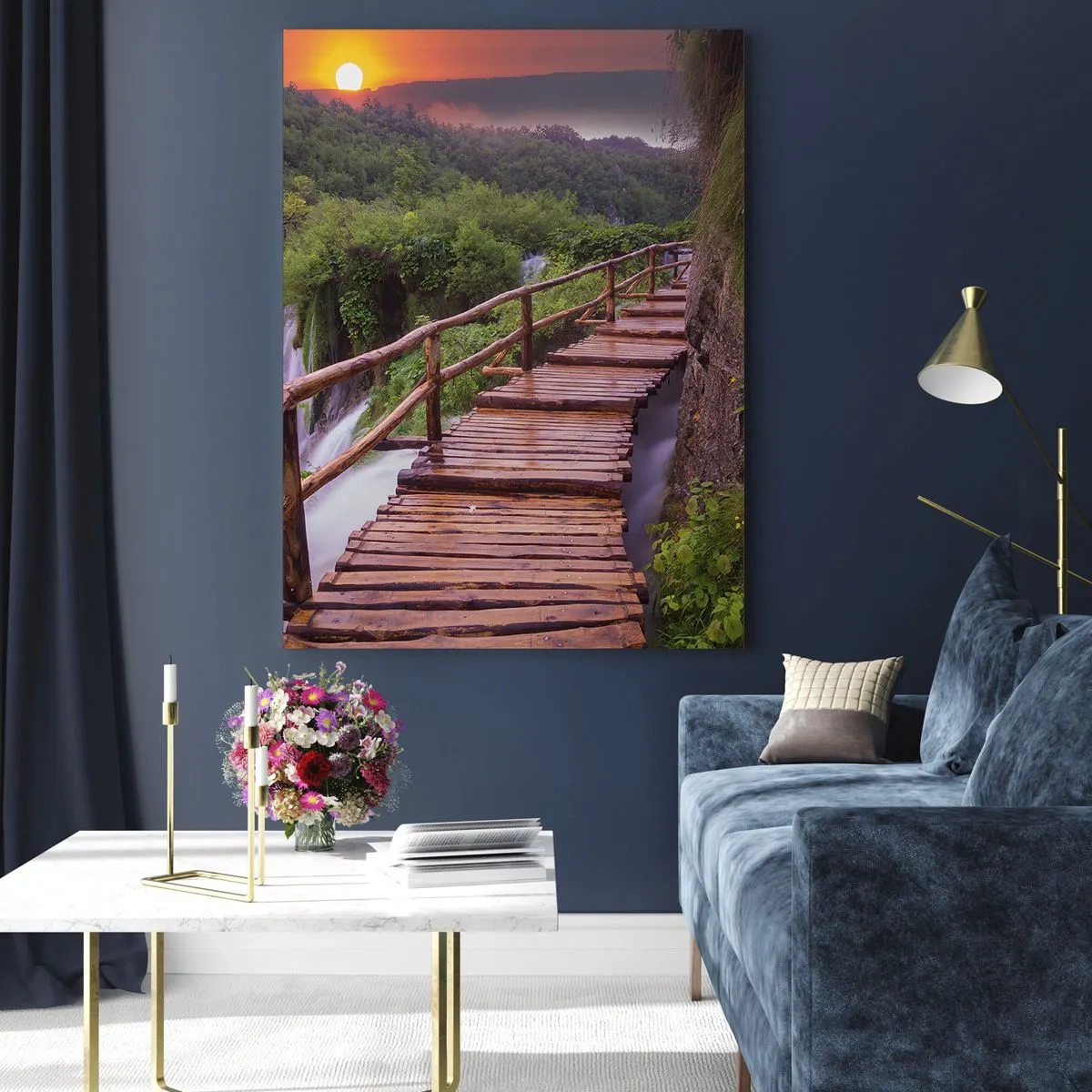 Glasbild - Bild auf glas - Ein Holzweg im Grünen bei Sonnenuntergang - 50x70cm - Schönheit jenseits des Glaubens - Moderne Wanddekoration für Wohnzimmer und Schlafzimmer ARTTOR