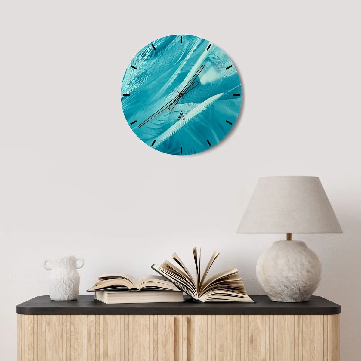 Wanduhr - Glasuhr - Blaue Federn in einer zarten Aufnahme - 30x30cm - In Pulver ertrinken - Moderne Wanddekoration für Wohnzimmer, Küche und Schlafzimmer ARTTOR