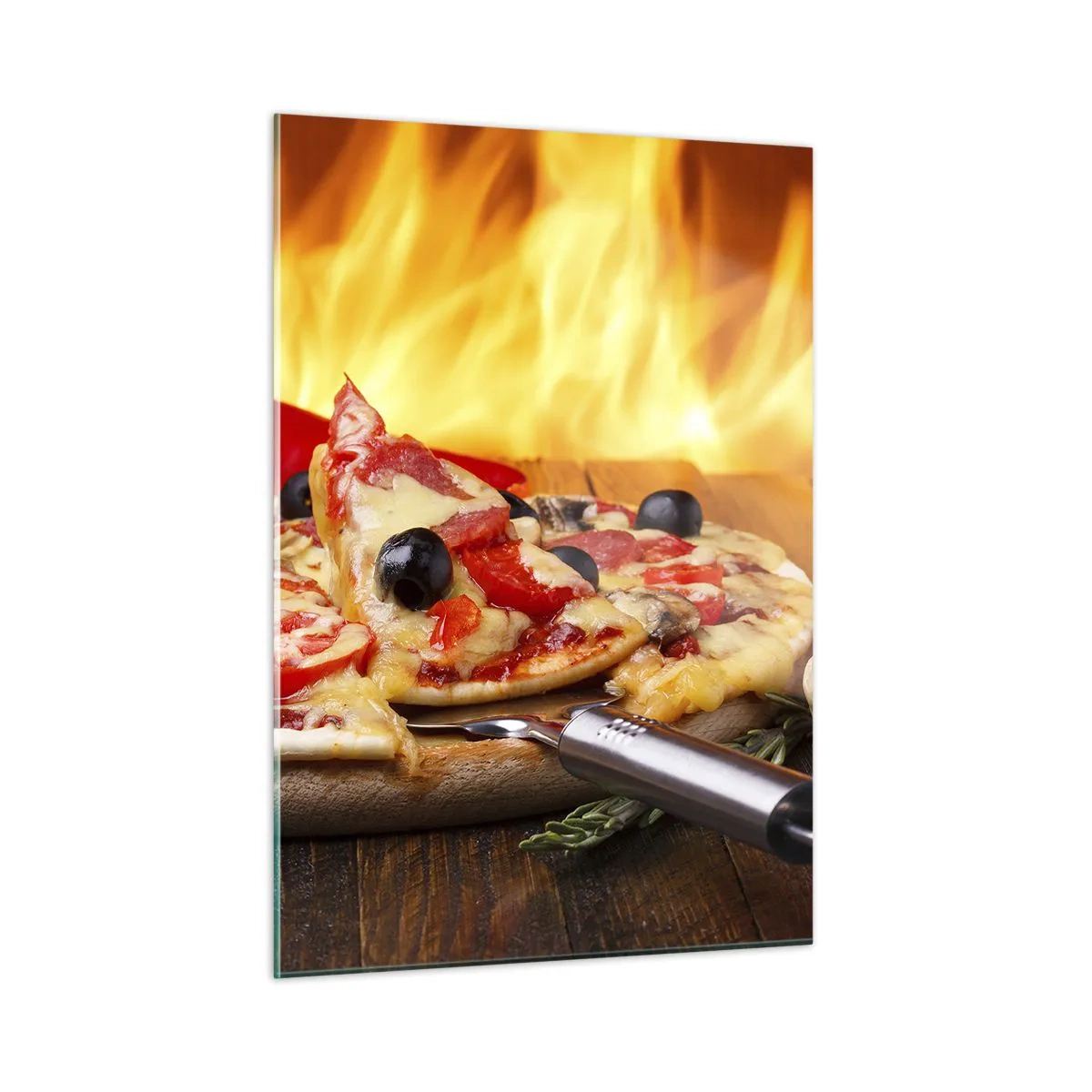 Glasbild - Bild auf glas - Pizza mit Oliven vor dem Hintergrund der Feuerflammen - 50x70cm - Aus Italien mit Liebe - Moderne Wanddekoration für Wohnzimmer und Schlafzimmer ARTTOR