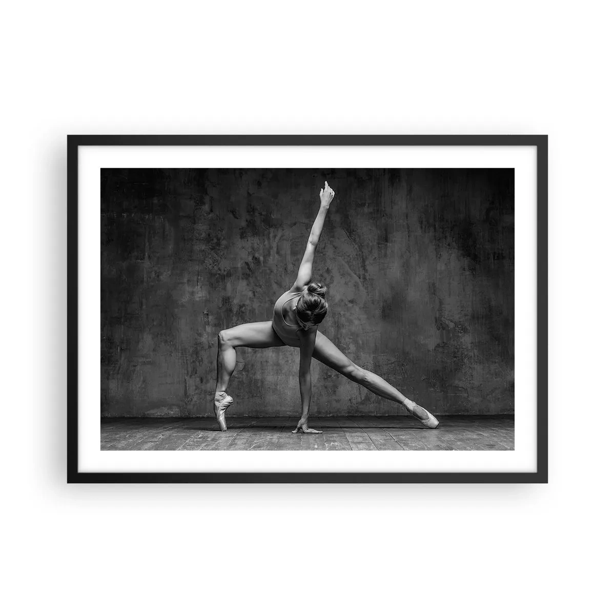 Poster in einem schwarzem Rahmen - Eine Tänzerin in künstlerischer Pose vor einer rohen Wand - 70x50cm - Das Ideal des Gleichgewichts - Moderne Wanddekoration für Wohnzimmer und Schlafzimmer ARTTOR