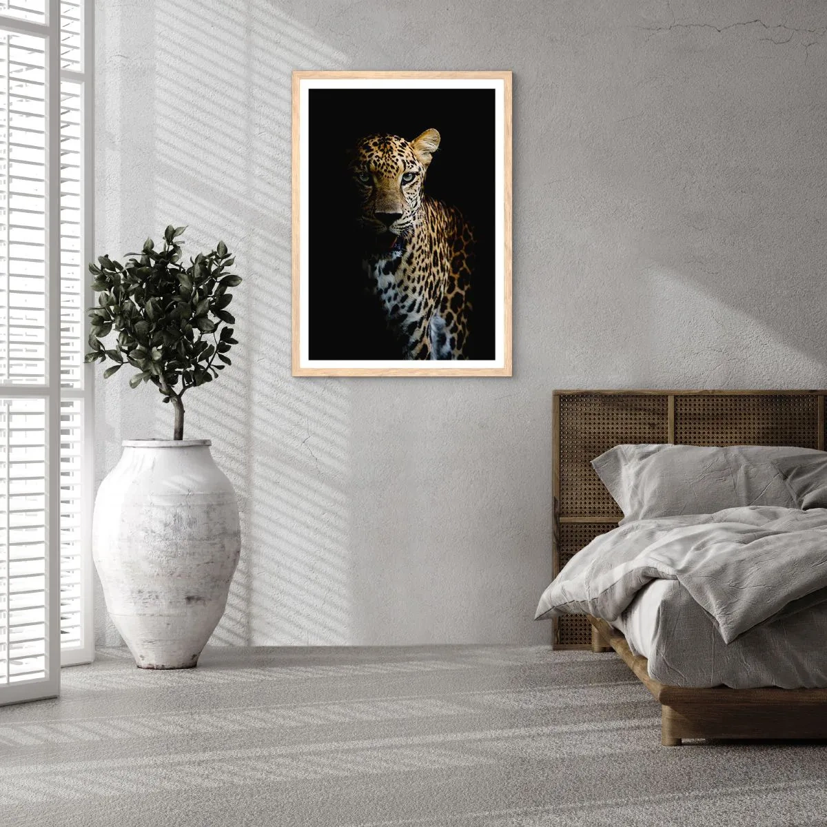 Poster in einem Rahmen aus heller Eiche - Dunkle Schönheit - 50x70 cm