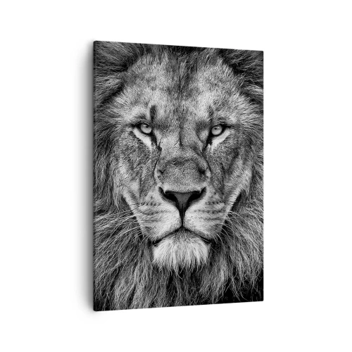 Bild auf Leinwand - Leinwandbild - Porträt eines majestätischen Löwen in Schwarz und Weiß - 50x70cm - Im Krönungsgewand - Moderne Wanddekoration für Wohnzimmer und Schlafzimmer ARTTOR