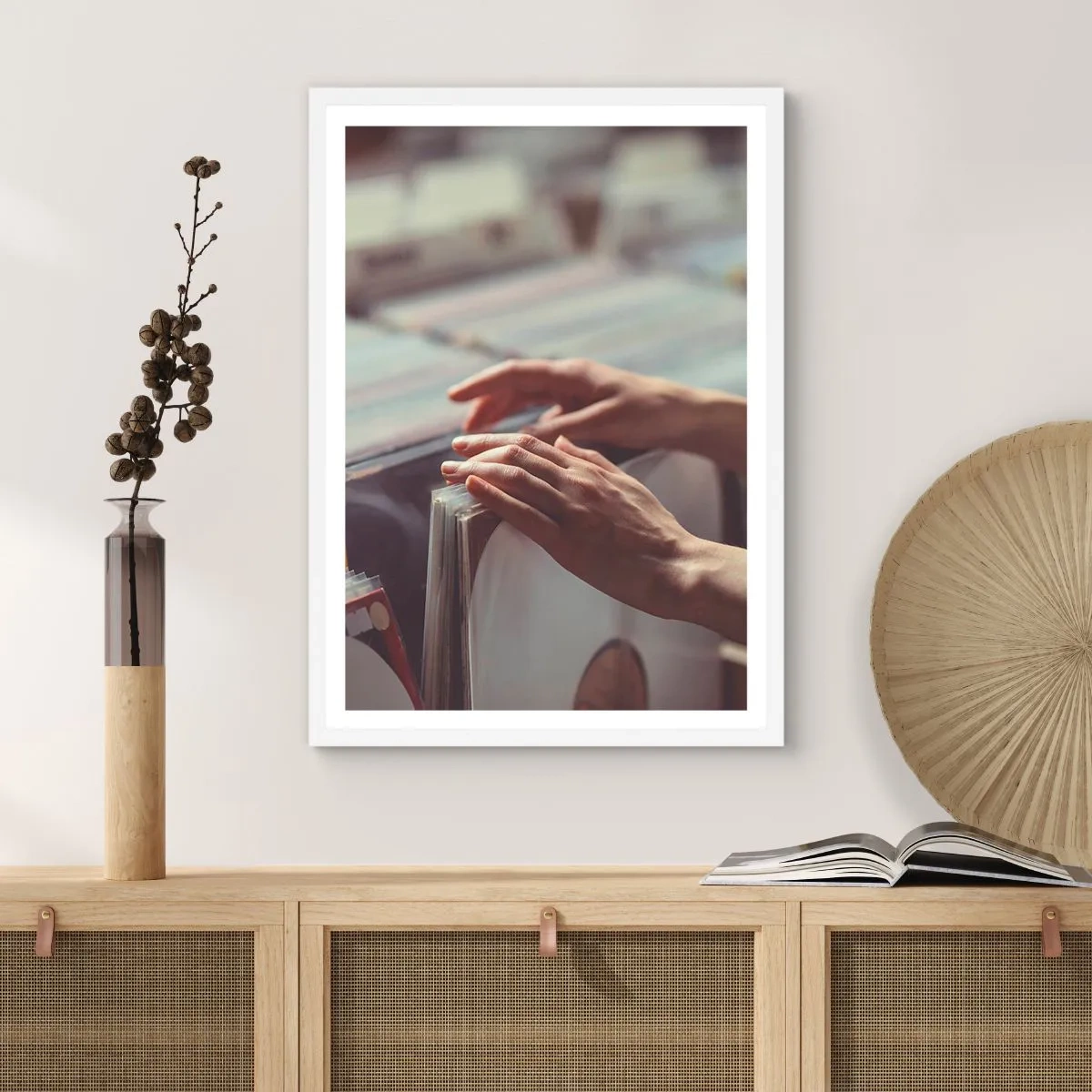 Poster in einem weißen Rahmen - Auf der Suche nach Emotionen - 50x70 cm