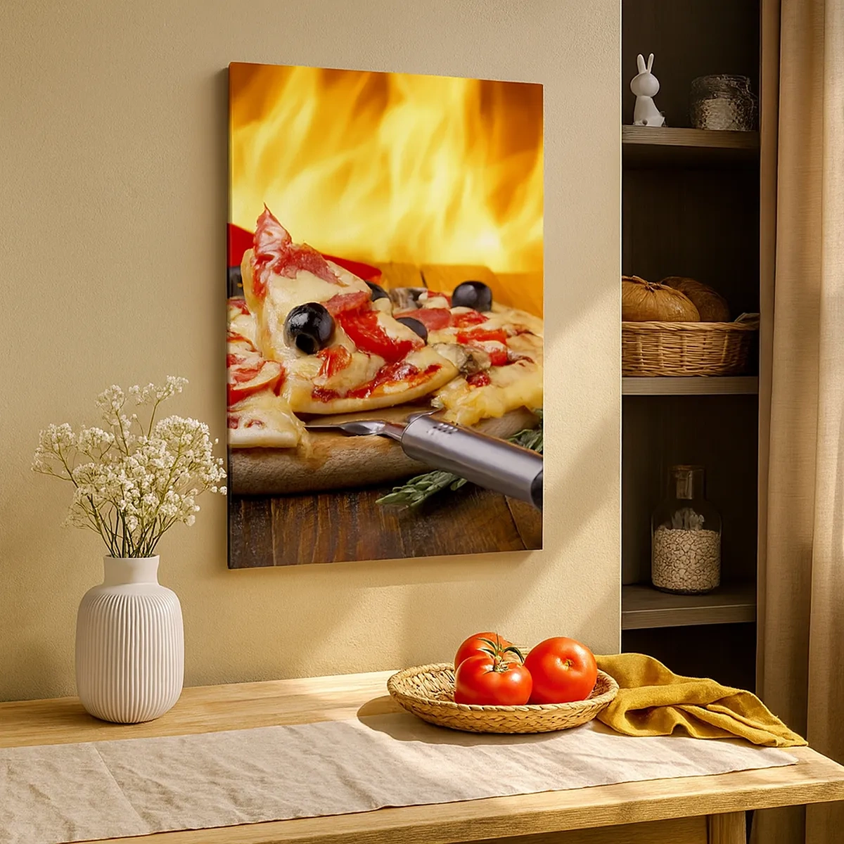 Bild auf Leinwand - Leinwandbild - Pizza mit Oliven, Tomaten und Paprika vor Flammenhintergrund - 50x70cm - Aus Italien mit Liebe - Moderne Wanddekoration für Wohnzimmer und Schlafzimmer ARTTOR