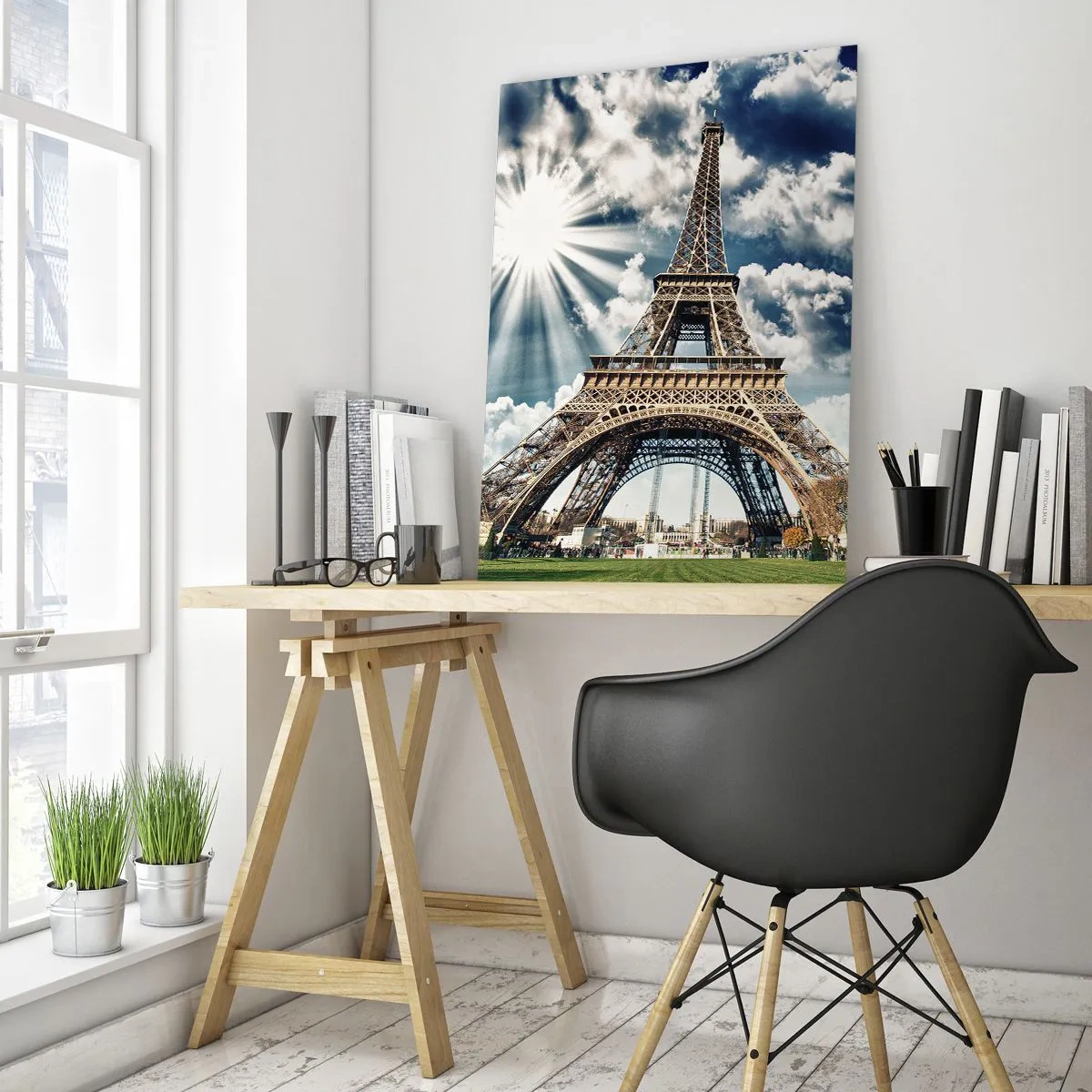 Glasbild - Bild auf glas - Der Eiffelturm vor einem sonnigen Himmel mit Wolken - 80x120cm - Die Einzige unter der Sonne - Moderne Wanddekoration für Wohnzimmer und Schlafzimmer ARTTOR