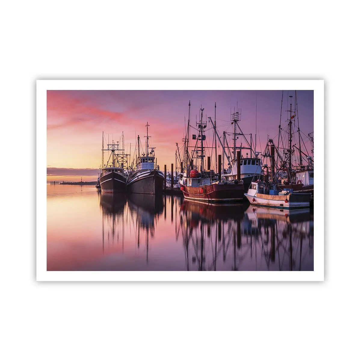 Poster - Fischerboote im Hafen bei Sonnenuntergang - 100x70cm - Vor dem nächsten Tag - Moderne Wanddekoration für Wohnzimmer und Schlafzimmer ARTTOR