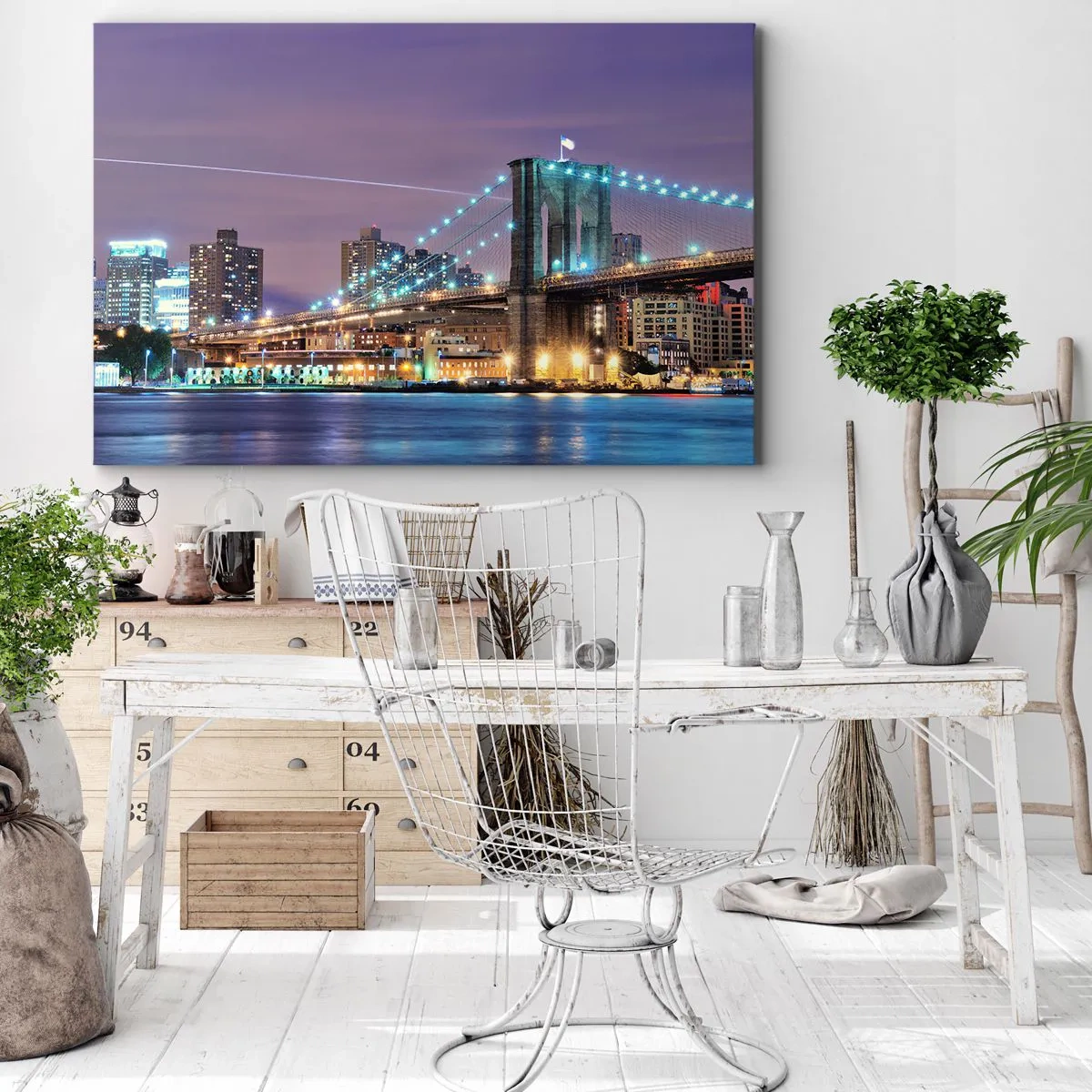 Bild auf Leinwand - Leinwandbild - Brooklyn Bridge bei Nacht mit der beleuchteten Stadt im Hintergrund - 70x50cm - Seit vielen Jahren die Brooklyn Bridge - Moderne Wanddekoration für Wohnzimmer und Schlafzimmer ARTTOR