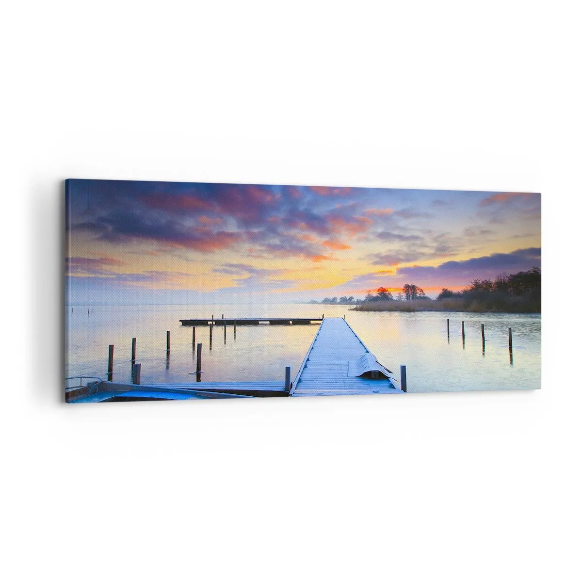Bild auf Leinwand - Leinwandbild - Ein Seesteg bei Sonnenuntergang mit einem Boot am Ufer - 120x50cm - Violett-goldene Ruhe - Moderne Wanddekoration für Wohnzimmer und Schlafzimmer ARTTOR