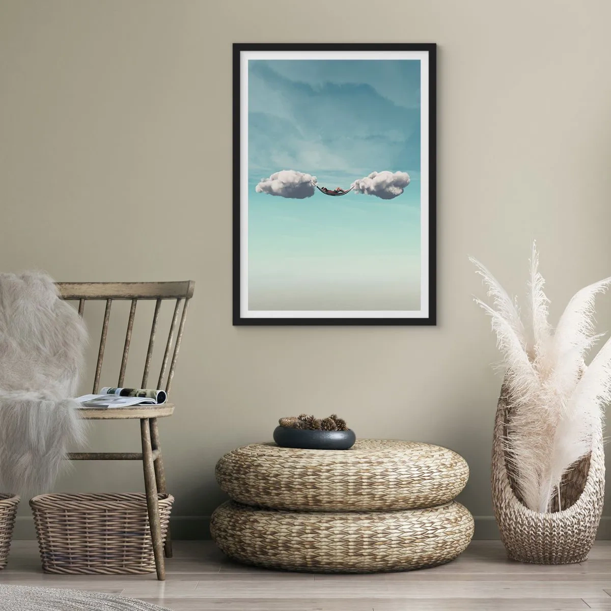 Poster in einem schwarzem Rahmen - Eine Hängematte, die zwischen zwei Wolken am Himmel hängt - 50x70cm - Die Behaglichkeit des Augenblicks - Moderne Wanddekoration für Wohnzimmer und Schlafzimmer ARTTOR