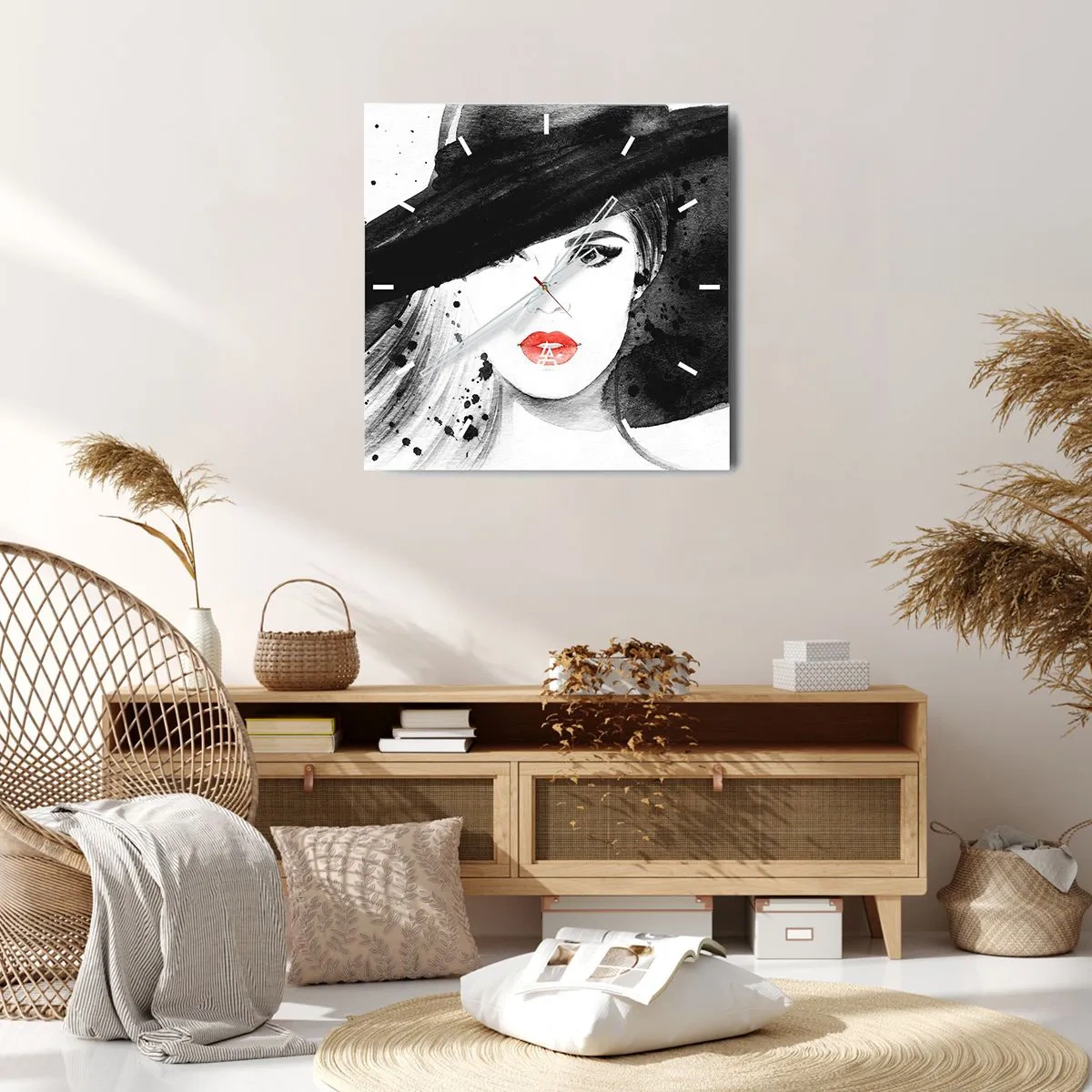 Wanduhr - Glasuhr - Frau in schwarz - 30x30 cm