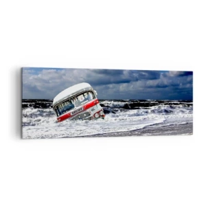 Bild auf Leinwand - Leinwandbild - Ein versunkener Bus am Strand inmitten von Wellen und rauer See - 140x50cm - Und was stehst du so erstaunt? - Moderne Wanddekoration für Wohnzimmer und Schlafzimmer ARTTOR