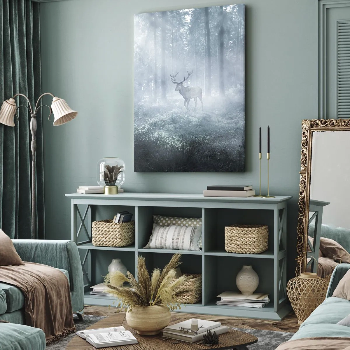 Bild auf Leinwand - Leinwandbild - Ein Hirsch in einem dichten Wald, eingehüllt in Morgennebel - 50x70cm - Morgenvisite auf dem Grundstück - Moderne Wanddekoration für Wohnzimmer und Schlafzimmer ARTTOR