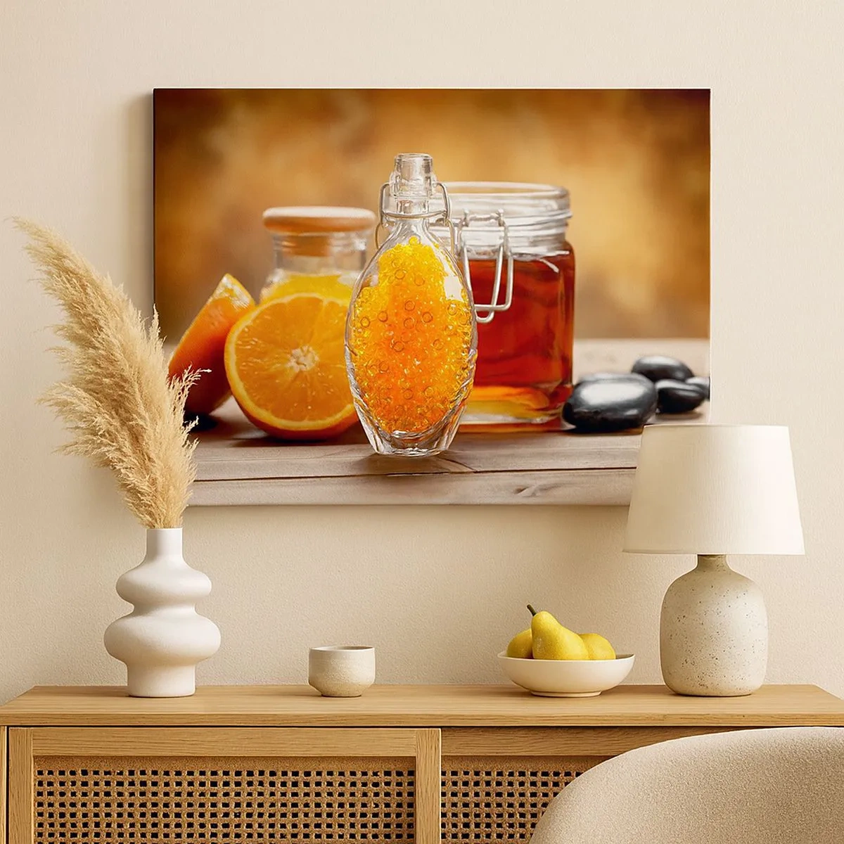 Bild auf Leinwand - Leinwandbild - Eine Flasche bernsteinfarbene Flüssigkeit und frische Orangen - 70x50cm - Sonnige Aromen und Düfte - Moderne Wanddekoration für Wohnzimmer und Schlafzimmer ARTTOR