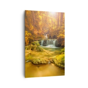 Bild auf Leinwand - Leinwandbild - Ein goldener Wasserfall in einem herbstlichen Wald, umgeben von Grün - 80x120cm - Waldkaskade in Gold - Moderne Wanddekoration für Wohnzimmer und Schlafzimmer ARTTOR