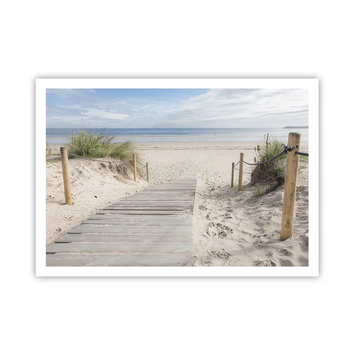Poster - Ein Plankenweg, der zu einem Sandstrand führt - 100x70cm - Bis zum Horizont - Moderne Wanddekoration für Wohnzimmer und Schlafzimmer ARTTOR