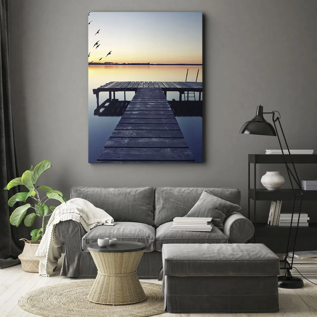 Bild auf Leinwand - Leinwandbild - Holzsteg auf einem See bei Sonnenaufgang mit Vögeln - 70x100cm - Das war ein guter Tag - Moderne Wanddekoration für Wohnzimmer und Schlafzimmer ARTTOR