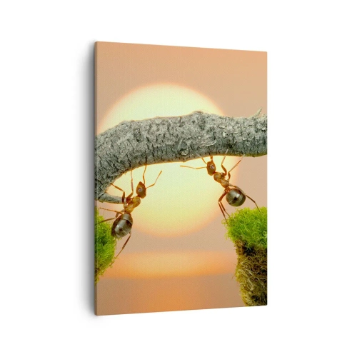 Bild auf Leinwand - Leinwandbild - Ameisen bauen vor dem Hintergrund der untergehenden Sonne eine Brücke aus Ästen. - 50x70cm - Glücklich, zusammen arbeiten - Moderne Wanddekoration für Wohnzimmer und Schlafzimmer ARTTOR