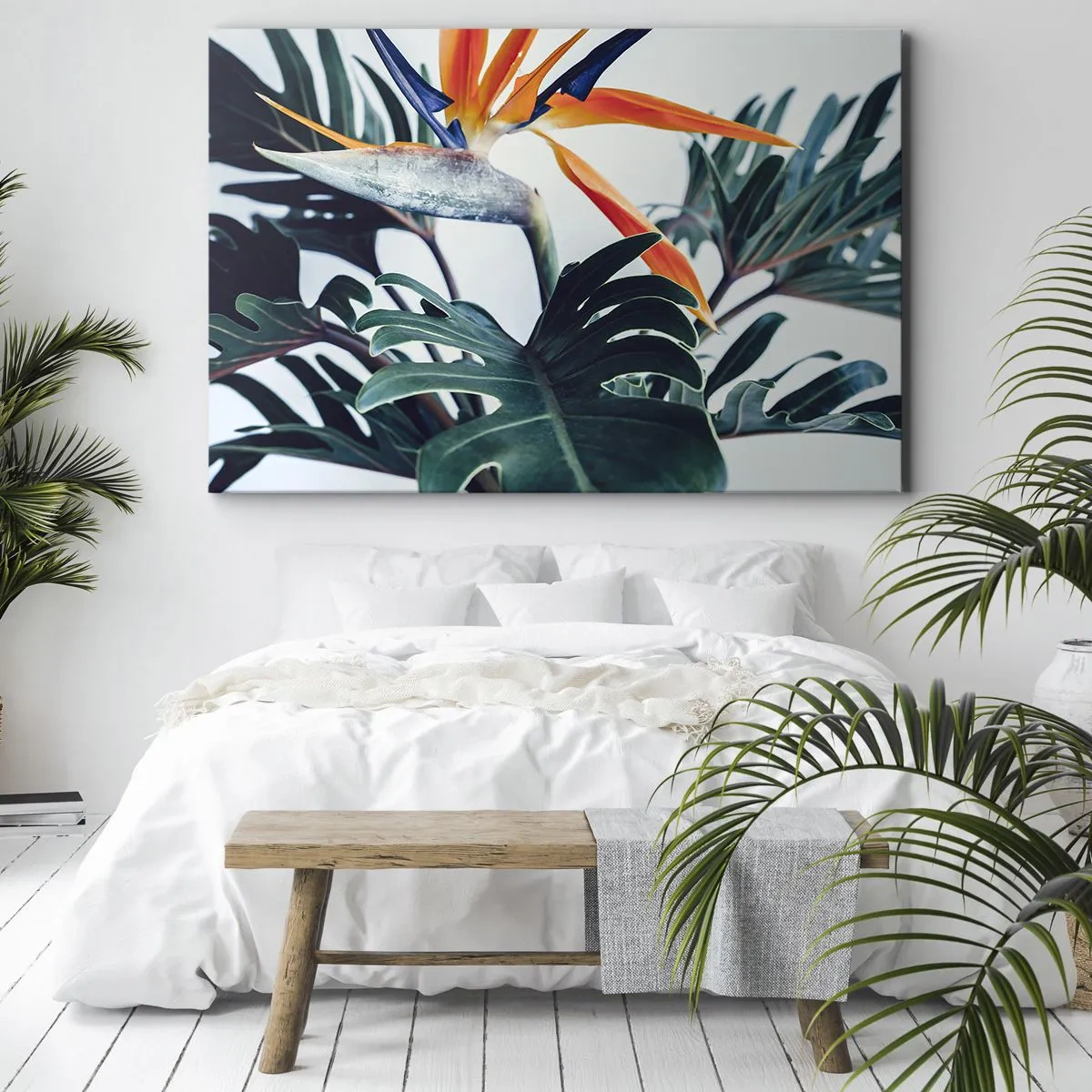 Bild auf Leinwand - Leinwandbild - Strelitzia-Blüte, umgeben von Blättern in hellem Licht - 100x70cm - Vogelbusch - Moderne Wanddekoration für Wohnzimmer und Schlafzimmer ARTTOR